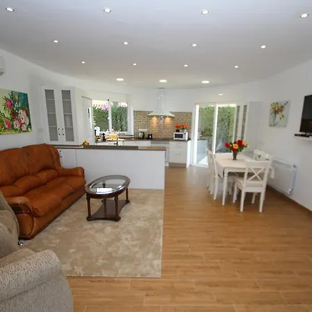 Arenda Camila Pino Alto Villa *